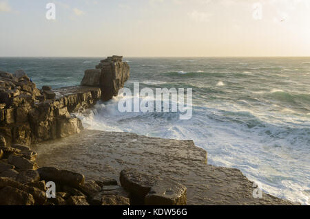 Portland Bill, Dorset. 16. Okt 2017. UK Wetter. Sturm Ophelia Hits der Südküste mit riesigen Wellen und starkem Wind. Portland Bill nimmt die rauen Bedingungen voll auf. Credit: DTNews/Live Alamy Nachrichten Stockfoto