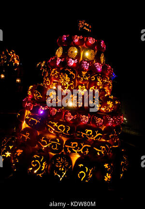 Der große Jack'O'Lantern Blaze, eine jährliche Veranstaltung in Croton-on-Hudson, NY, bietet Tausende von Hand geschnitzt, beleuchtete Kürbisse. Stockfoto