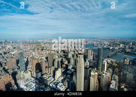 Weit reichende Aussicht auf die Skyline von Manhattan von einer Welt Sternwarte, am World Trade Center, New York, NY, USA Stockfoto