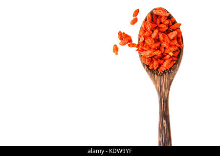 getrocknete Goji-Beeren isoliert auf weißem Hintergrund Stockfoto