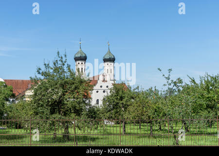 Obstgarten vor benedictbeuern Kloster in Bayern, Deutschland Stockfoto