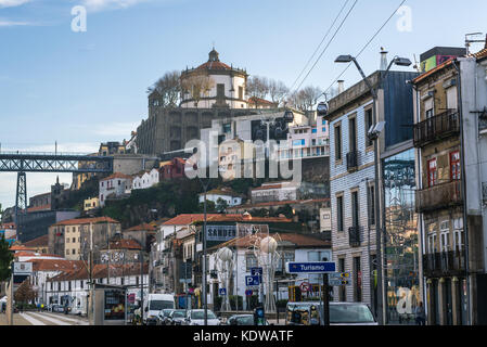 Diogo Leite Avenue in Vila Nova de Gaia Stadt Portugal. Blick auf das Kloster Serra do Pilar Stockfoto