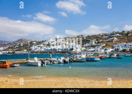 Fischerboote am Bootsanleger von Mykonos-Stadt, Mykonos, Kykladen, aegaeis, Griechenland, Mittelmeer, Europa | Fischerboote am Pier von Mykonos - zu Stockfoto