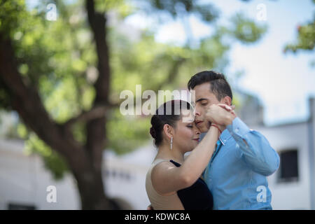 Tango Tänzer auf der Plaza Dorrego, St Elmo, Buenos Aires Stockfoto