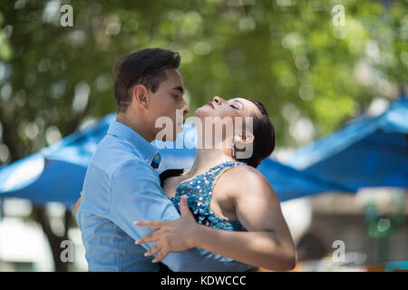 Tango Tänzer auf der Plaza Dorrego, St Elmo, Buenos Aires, Argentinien Stockfoto