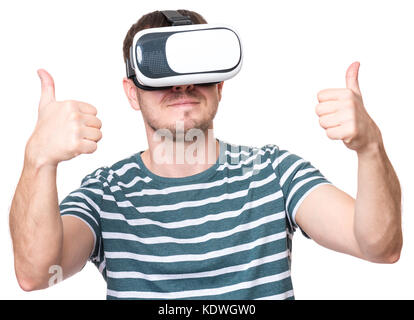 Glücklich Mann mit Virtual reality Brillen Filme anschauen oder Videospiele spielen, auf weißem Hintergrund. Freundlich lächelnde Junge in VR-gla suchen Stockfoto