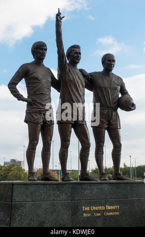 Die Vereinigten Trinity Skulptur von Philip Jackson außerhalb von Old Trafford. Startseite des Manchester United Football Club. Stockfoto