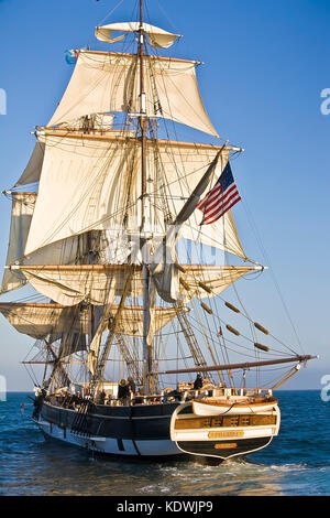 Tall Ship pilgrim Segel aus Dana Point, ca Usa. der Pilger eine Segelyacht brig war (180 Tonnen, 86,5 m lang) in den Kalifornien engagiert verstecken Handel Der Stockfoto