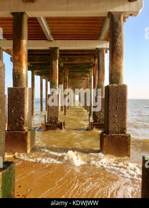 Unter dem Meer Pier in Felixstowe, Suffolk. Stockfoto