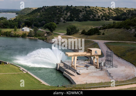 Ogallala, Nebraska - Wasser ist von See mcconaughy freigegeben, Strom an der Kingsley Wasserkraftwerk. Stockfoto