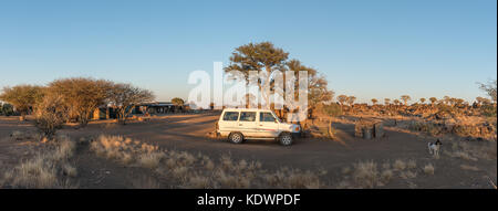 Garas, Namibia - 14. Juni 2017: Panoramablick auf den Rest Camp und den Köcherbaumwald bei garas in der Nähe von keetmanshoop auf der b1-Straße nach mariental bei s Stockfoto