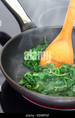 Hausgemachte Spinat Feta Käse dip Stockfoto