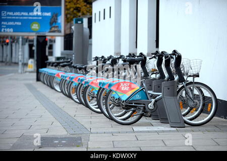 Dublin City Bikes wurden außer Dienst gestellt, als der Orkan Ophelia Großbritannien und Irland mit Böen von bis zu 80 mph trifft. Stockfoto