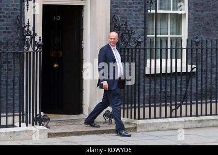 Chris Grayling MP, Staatssekretär für Verkehr, eine 2,5 Stunden Kabinettssitzung am 10 Downing Street, London zu verlassen, um zu hören, über Theresa May's sprechen. Stockfoto