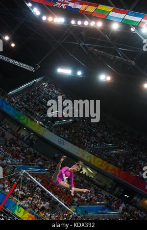 Nastia Liukin (USA) für Frauen Einzelnen rund um Gymnastik goldmedaillengewinner am Stufenbarren an der Olympischen Sommerspiele 2008 in Peking konkurrieren, Chi Stockfoto