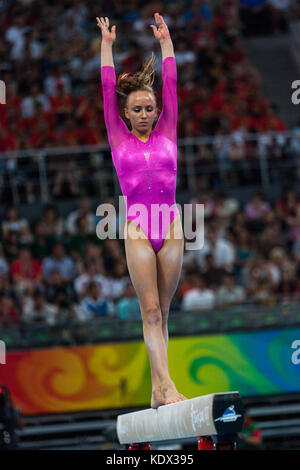 Nastia Liukin (USA) für Frauen Einzelnen rund um Gymnastik Goldmedaillengewinner auf dem Schwebebalken bei den Olympischen Sommer Spiele, Peking konkurrieren, ch Stockfoto