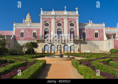 Estoi Palace im Dorf Estoi. Wahrzeichen, Hotel und nationalen Denkmal, das ist ein gutes Beispiel der romantischen Architektur Stockfoto