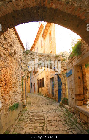 Alte Straße in Kanfanar, Istrien, Kroatien Stockfoto