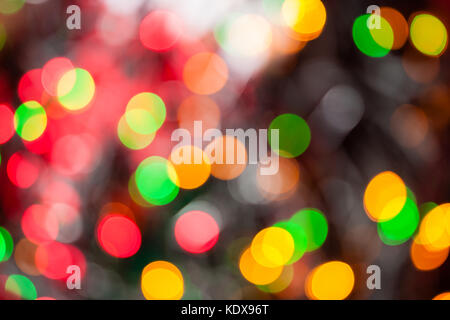 Weihnachtsbeleuchtung color Bokeh - ein helles Grün bokeh Hintergrund erstellt durch eine Reihe von de-fokussierte Weihnachtsbeleuchtung. Stockfoto