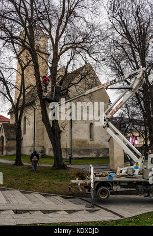 Poprad, Slowakei - 27. November 2016: Stadt Dekoration mit Lichtern, die Vorbereitung auf Weihnachten Stockfoto