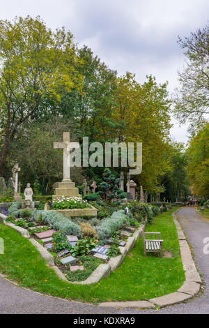 Highgate Friedhof Ost im Norden von London im Herbst, London, England, Großbritannien Stockfoto