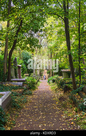 Highgate Friedhof Ost im Norden von London im Herbst, London, England, Großbritannien Stockfoto