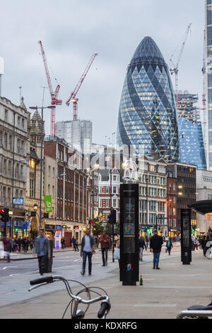 Bishopsgate in der City von London am Abend Licht 2017, London, England, Großbritannien Stockfoto