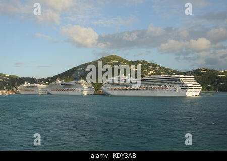 Kreuzfahrtschiffe nach St. Thomas, US Virgin Islands Stockfoto