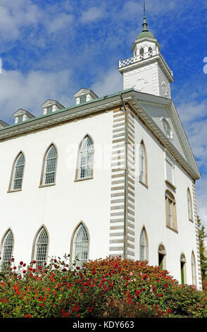 Der Kirtland Temple, ein nationales historisches Wahrzeichen der USA in Kirtland Ohio, ist der erste Heilige Tempel des Letzten Tages, der noch immer als Mehrzweckanlage in Betrieb ist Stockfoto