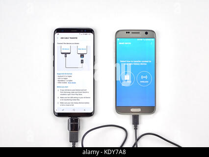 Montreal, Kanada - 12. Oktober 2017: Smart Switch Datenübertragung von Samsung S7 zu einer neuen Galaxie S8 Gerät. Stockfoto