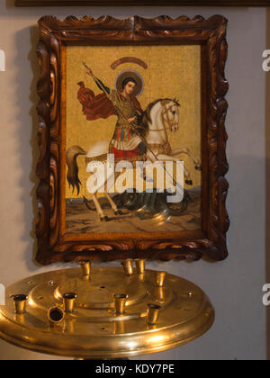 Golden Symbol Darstellung Saint George slaying Dragon in der Jungfrau Maria Metekhi Kirche in Tiflis, Georgien Stockfoto