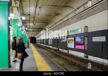 Boston, 26. JAN: Innenansicht des U-Bahn-Systems am 26. JAN 2012 am Harvard Square, Boston, Massachusetts, Boston, USA Stockfoto