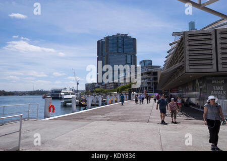 Barangaroo Internationale Türme von der Promenade in Darling Harbour, Sydney gesehen Stockfoto