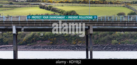 Ihre Umgebung Zeichen an Valero terminal schützen, Milford Haven, Pembrokeshire. Stockfoto