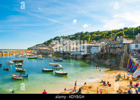Schönen Dorf Mousehole in Cornwall, Großbritannien Stockfoto