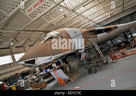 Handley Page Victor bei Reparaturarbeiten und Erhaltung am IWM Duxford Stockfoto