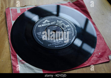 Auf meinem Verstand von Mike Berry und die Unschuldigen Kinder auf einem original 45rpm Vinyl Platten aus den 60er Jahren Stockfoto