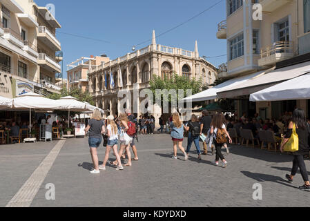 Heraklion, Kreta, Griechenland. Platia Venizelou in Heraklion City Center mit Blick auf die Loggia, wo das Rathaus befindet Stockfoto