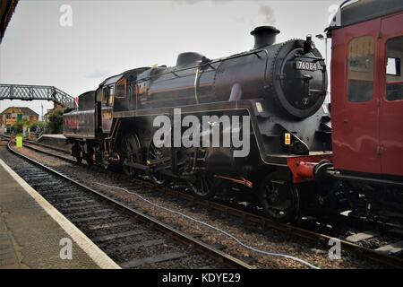 BR-Standard Klasse 4260 76084 Dampflok auf dem Mohn Leitung Stockfoto