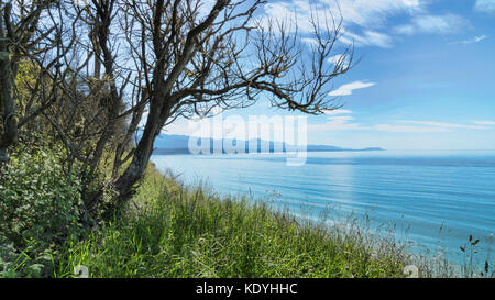 Straße von Juan de Fuca Blick nach Westen von dungeness Erholungsgebiet, Clallam County Park in der Nähe von Sequim im Staat Washington. dungeness Spit, und dungen Stockfoto