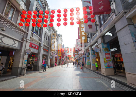 Guangzhou, China - Sep 25,2017: der shanxiajiu Straße kommerziellen Spaziergang Street ist eine berühmte Tourismus in Guangzhou, China. Stockfoto