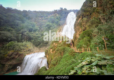 Schöne el chifflon Wasserfälle im Bundesstaat Chiapas, in der Nähe von Nuevo Dominguez, Mexiko. Die größeren Wasserfall heißt Bridal Veil Stockfoto