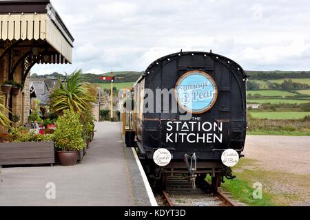 Die wurst und Birne Restaurant Die station Küche West Bay Bridport Dorset England UK Stockfoto