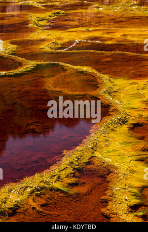 Tintillo Fluss aus oxidiertem Eisen Mineralien, Rio Tinto Minen, Minas de Riotinto, Huelva, Andalusien, Spanien Stockfoto