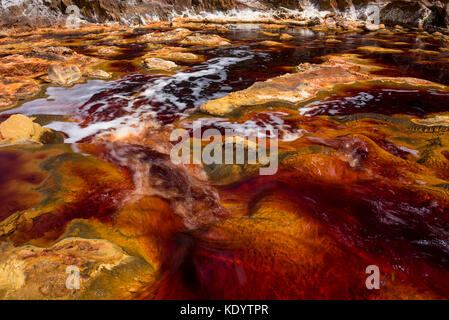 Rio Tinto, den Fluss seit Jahrhunderten für Kupfer, Silber, Gold und anderen Mineralien, Rio Tinto Minen abgebaut wurde, Provinz Huelva, Andalusien, Spanien Stockfoto