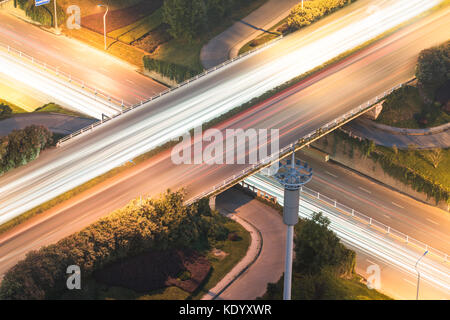 Überführung der leichte Wanderwege, schöne Kurven. Stockfoto