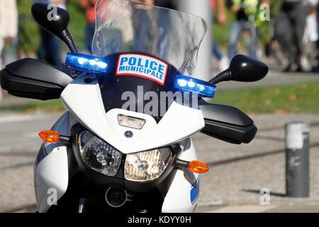 Darstellung der Polizei, Sicherheitskräften, der städtischen Polizei und einem Motorrad. Grenoble, Isère, Rhône-Alpes Auvergne. Grenoble, Frankreich Stockfoto