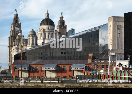 Liverpool. RIBA Norden (von Broadway Malyan entworfen), das Königliche Institut für britischen Architekten neue Architektur Mitte 2017 auf Mann Island eröffnet Stockfoto