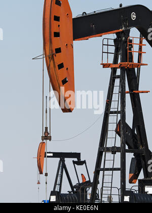 Stoughton, Saskatchewan, Kanada. September 2017. Crescent Point Energy Pumpjacks in der Nähe von Stoughton, Saskatchewan, pumpen Rohöl aus den Viewfield Bakken Oil Pools, einem Teil des Williston Basin. Quelle: Bayne Stanley/ZUMA Wire/Alamy Live News Stockfoto