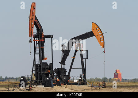 Stoughton, Saskatchewan, Kanada. September 2017. Crescent Point Energy Pumpjacks in der Nähe von Stoughton, Saskatchewan, pumpen Rohöl aus den Viewfield Bakken Oil Pools, einem Teil des Williston Basin. Quelle: Bayne Stanley/ZUMA Wire/Alamy Live News Stockfoto